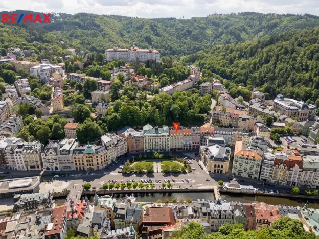 Prodej obchodního prostoru, Karlovy Vary, Divadelní náměstí, 115 m2