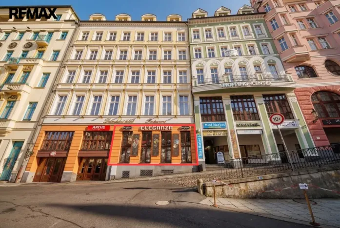 Prodej obchodního prostoru, Karlovy Vary, Divadelní náměstí, 115 m2