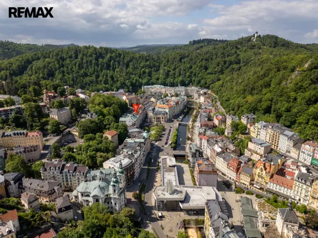 Prodej obchodního prostoru, Karlovy Vary, Divadelní náměstí, 115 m2