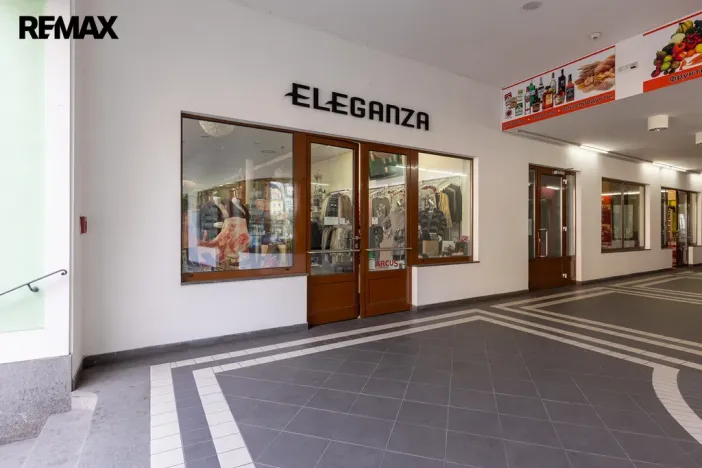 Prodej obchodního prostoru, Karlovy Vary, Divadelní náměstí, 115 m2