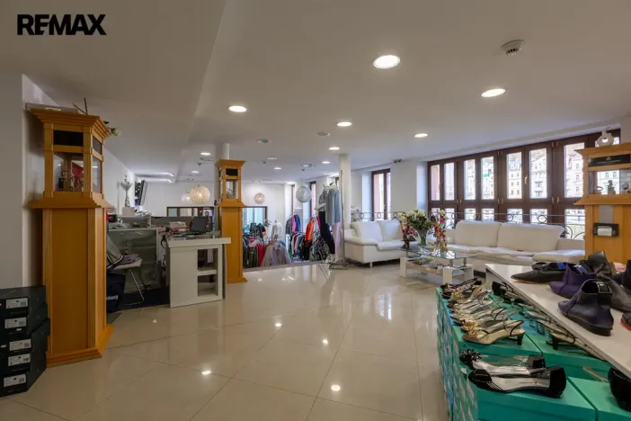 Prodej obchodního prostoru, Karlovy Vary, Divadelní náměstí, 115 m2