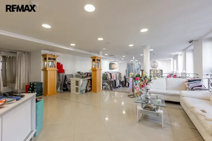 Prodej obchodního prostoru, Karlovy Vary, Divadelní náměstí, 115 m2