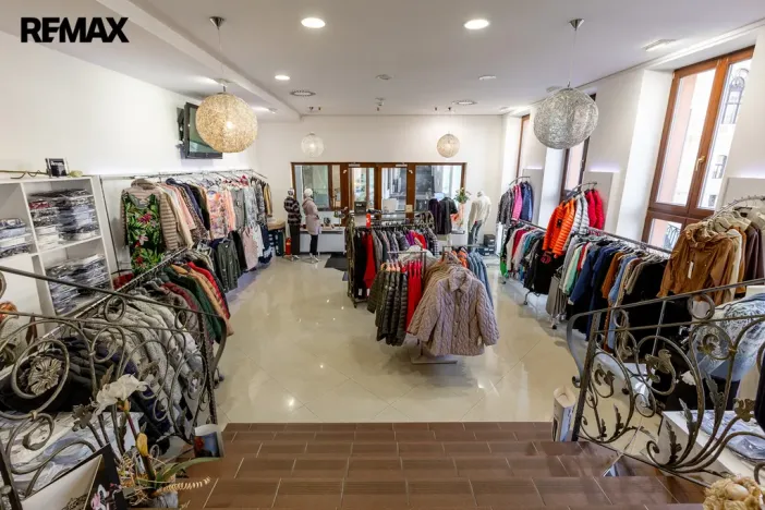 Prodej obchodního prostoru, Karlovy Vary, Divadelní náměstí, 115 m2