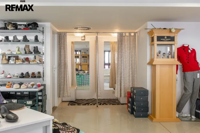 Prodej obchodního prostoru, Karlovy Vary, Divadelní náměstí, 115 m2