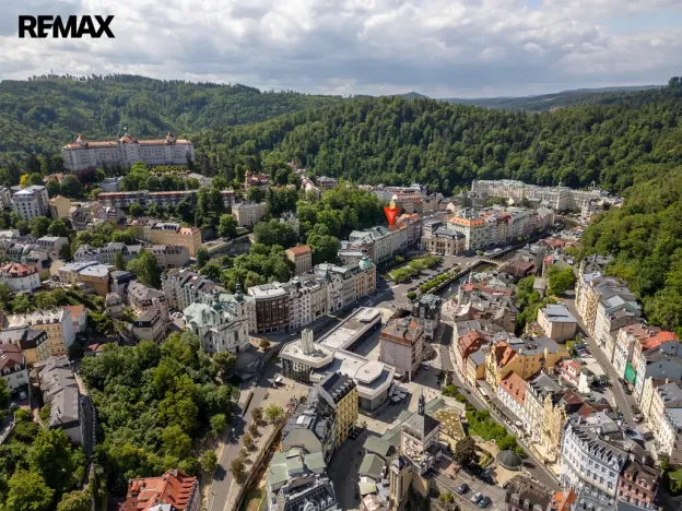 Prodej obchodního prostoru, Karlovy Vary, Divadelní náměstí, 115 m2