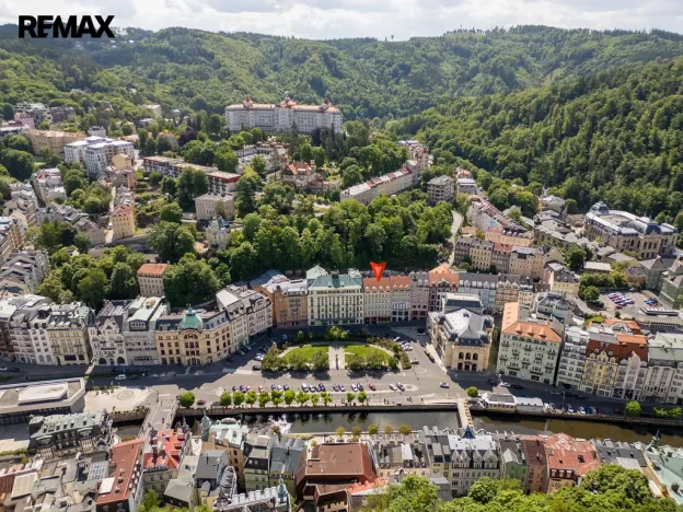 Prodej obchodního prostoru, Karlovy Vary, Divadelní náměstí, 115 m2