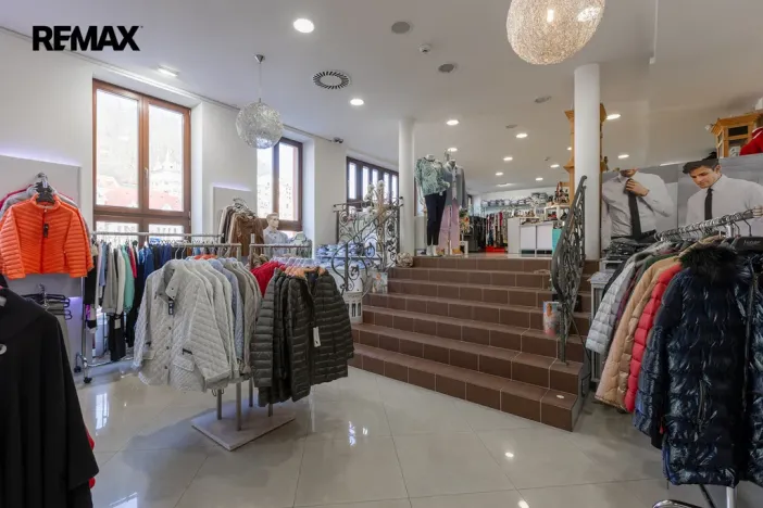 Prodej obchodního prostoru, Karlovy Vary, Divadelní náměstí, 115 m2