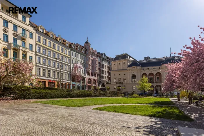 Prodej obchodního prostoru, Karlovy Vary, Divadelní náměstí, 115 m2