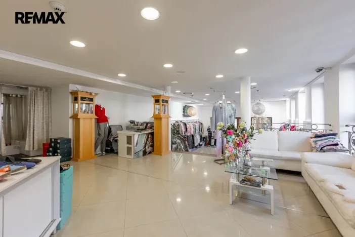 Prodej obchodního prostoru, Karlovy Vary, Divadelní náměstí, 115 m2