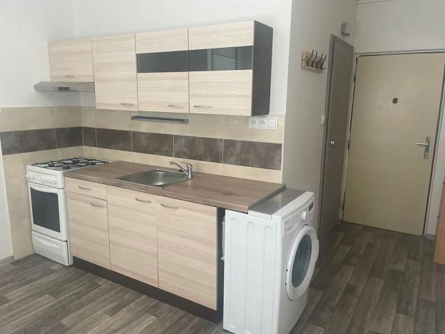 Pronájem bytu 1+1, Hodonín, Lesní, 33 m2