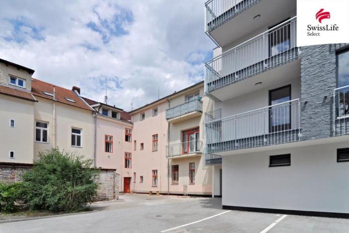 Pronájem garážového stání, Pardubice, Bratranců Veverkových, 16 m2