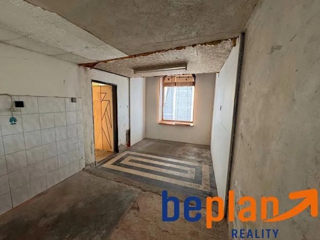 Prodej obchodního prostoru, Karlovy Vary, Závodu míru, 59 m2