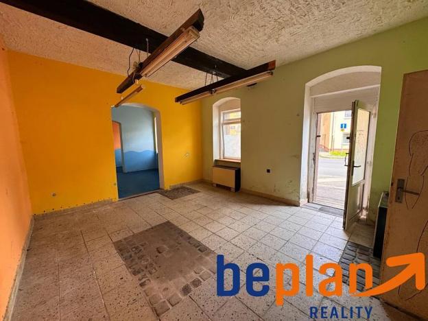 Prodej obchodního prostoru, Karlovy Vary, Závodu míru, 59 m2