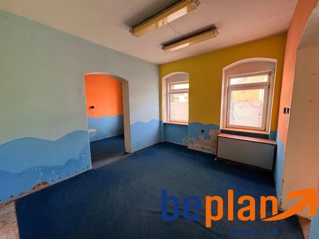 Prodej obchodního prostoru, Karlovy Vary, Závodu míru, 59 m2