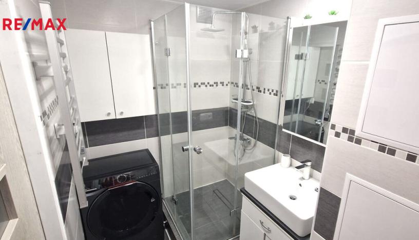 Prodej bytu 3+1, Ostrov, Lidická, 84 m2