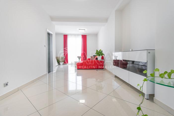 Pronájem bytu 2+1, Praha - Vinohrady, Hollarovo náměstí, 77 m2