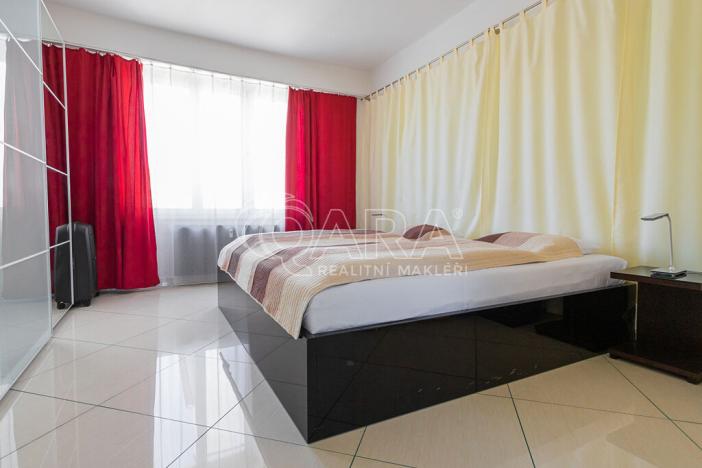 Pronájem bytu 2+1, Praha - Vinohrady, Hollarovo náměstí, 77 m2