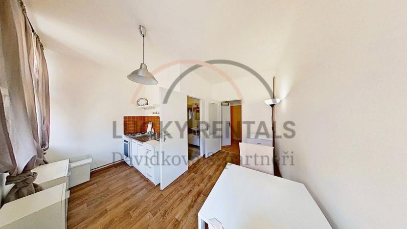 Pronájem bytu 1+1, Praha - Karlín, Sokolovská, 38 m2