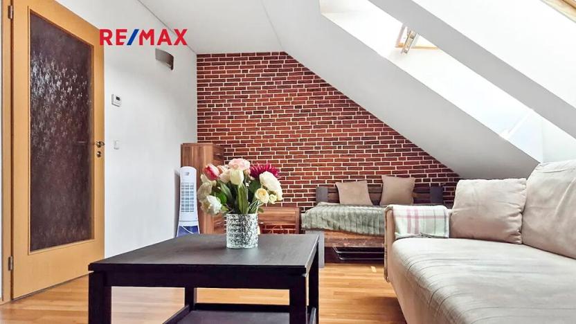 Pronájem bytu 1+kk, Praha - Holešovice, U Uranie, 46 m2