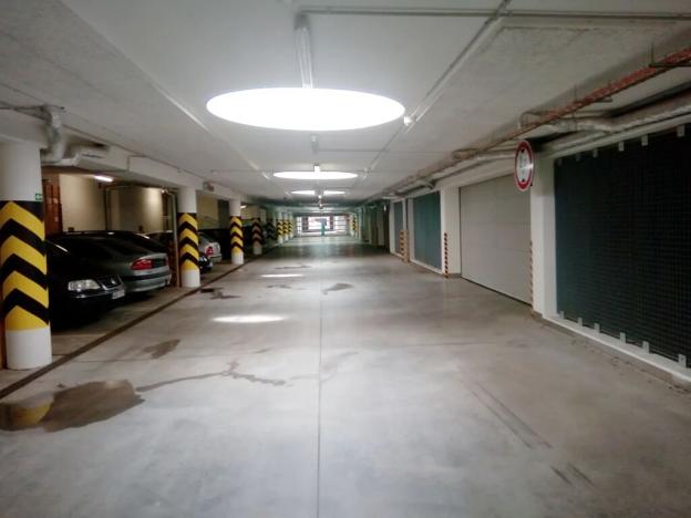 Pronájem garážového stání, Hradec Králové, třída Edvarda Beneše, 6 m2