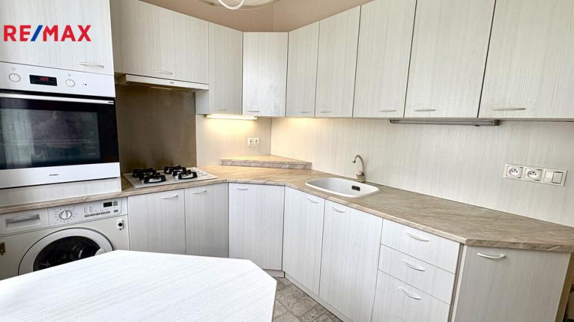 Prodej bytu 3+1, Ostrov, Kollárova, 67 m2