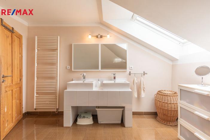 Prodej rodinného domu, Lom, Komenského, 300 m2