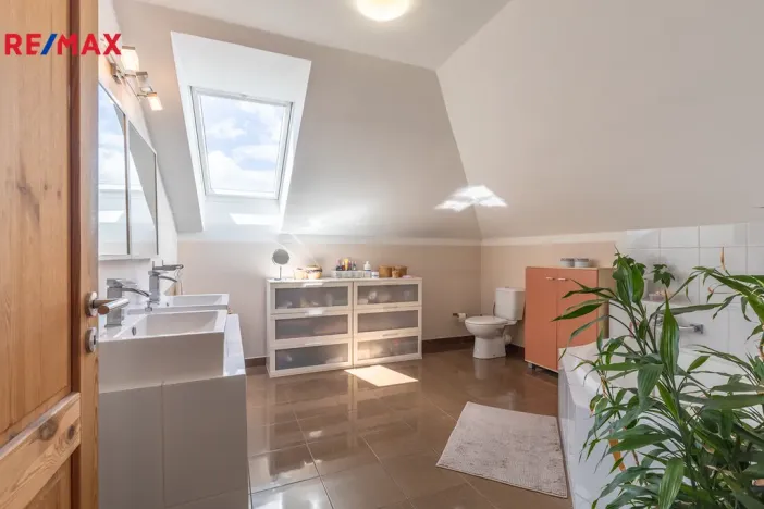 Prodej rodinného domu, Lom, Komenského, 300 m2