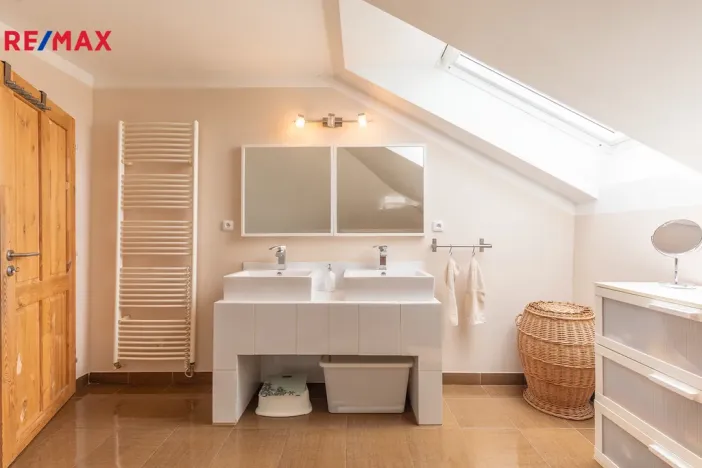 Prodej rodinného domu, Lom, Komenského, 300 m2