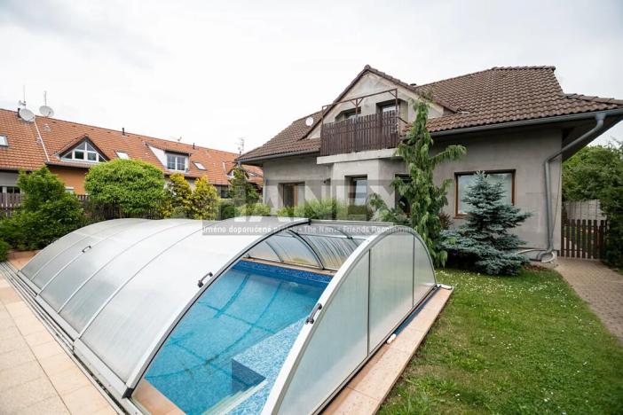 Prodej vícegeneračního domu, Praha - Horní Počernice, Na nové silnici, 394 m2