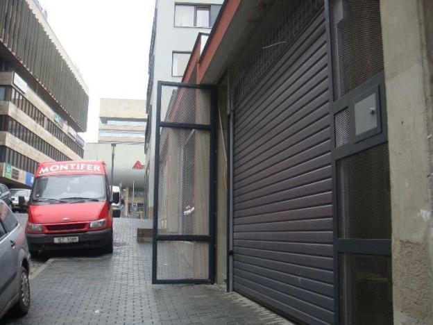 Pronájem garážového stání, Ústí nad Labem - Ústí nad Labem-centrum, Mírové náměstí, 400 m2