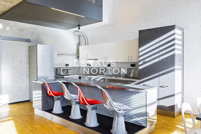 Pronájem atypického bytu, Praha - Holešovice, Na Maninách, 146 m2