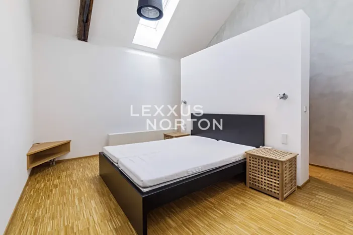 Pronájem atypického bytu, Praha - Holešovice, Na Maninách, 146 m2