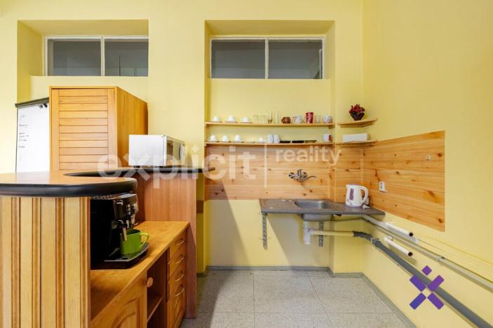 Prodej výrobních prostor, Šardice, 1837 m2