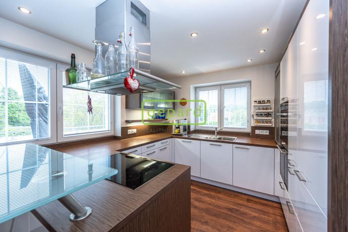 Prodej rodinného domu, Bečov nad Teplou, Na Zelené, 231 m2