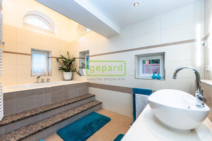 Prodej rodinného domu, Bečov nad Teplou, Na Zelené, 231 m2