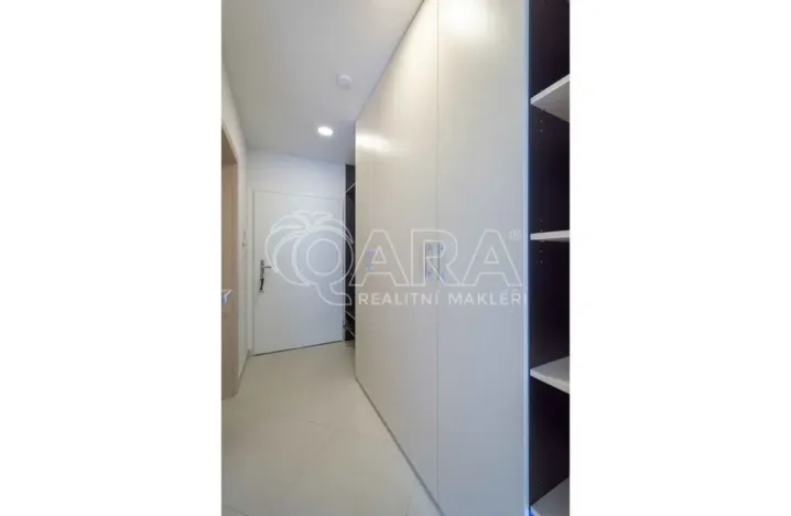 Pronájem bytu 1+kk, Praha - Vršovice, Petrohradská, 30 m2