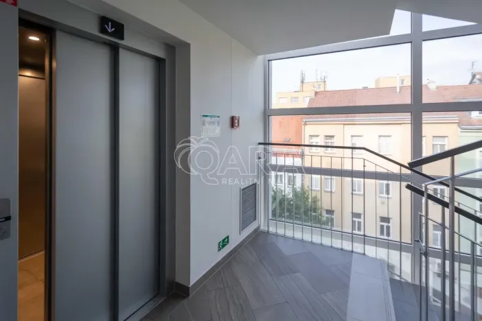 Pronájem bytu 1+kk, Praha - Vršovice, Petrohradská, 30 m2