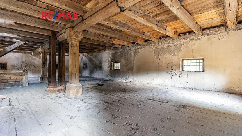 Prodej zemědělské usedlosti, Počedělice, 2500 m2