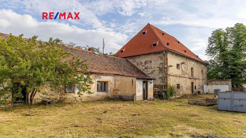 Prodej zemědělského objektu, Počedělice, 2500 m2