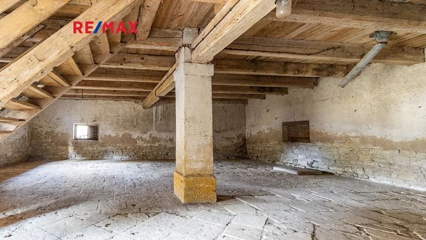 Prodej zemědělského objektu, Počedělice, 2500 m2