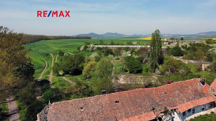 Prodej zemědělského objektu, Počedělice, 2500 m2