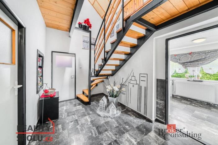 Prodej rodinného domu, Dolany, 198 m2