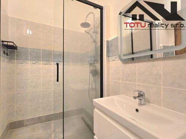 Prodej rodinného domu, Broumov, Mírové náměstí, 490 m2