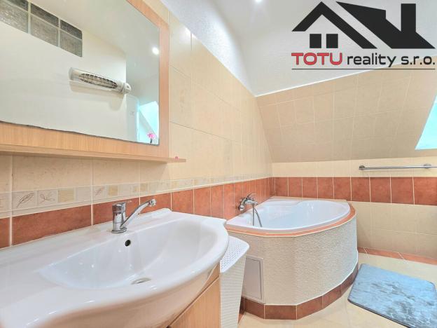 Prodej rodinného domu, Broumov, Mírové náměstí, 490 m2