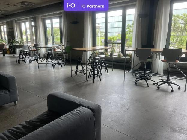 Pronájem kanceláře, Praha - Karlín, Pernerova, 1797 m2