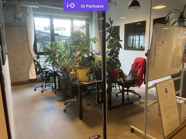 Pronájem kanceláře, Praha - Karlín, Pernerova, 879 m2