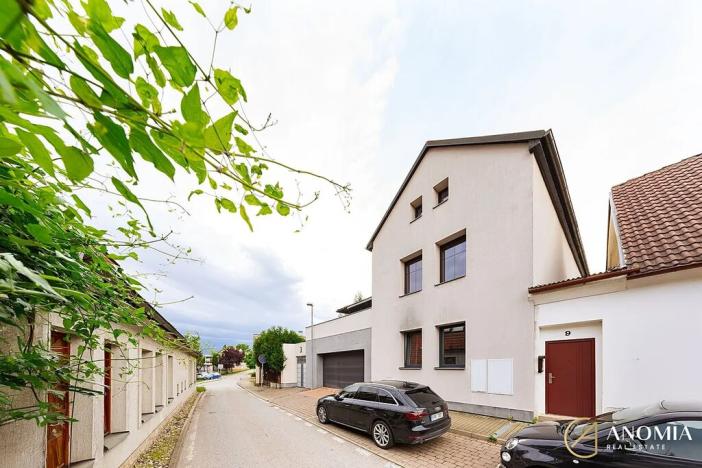 Prodej rodinného domu, Praha - Dolní Počernice, Bakurinova, 395 m2