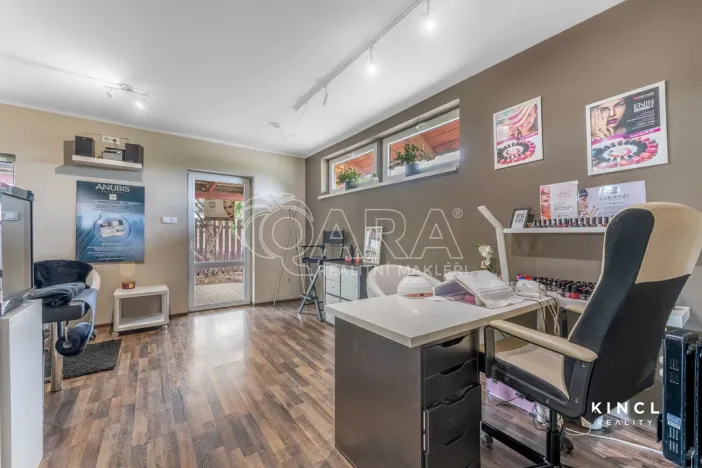 Prodej rodinného domu, Semice, 203 m2