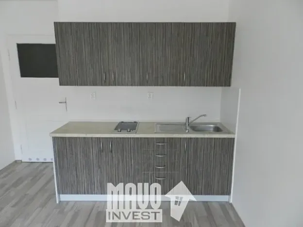 Pronájem bytu 1+kk, Praha - Smíchov, Holečkova, 28 m2