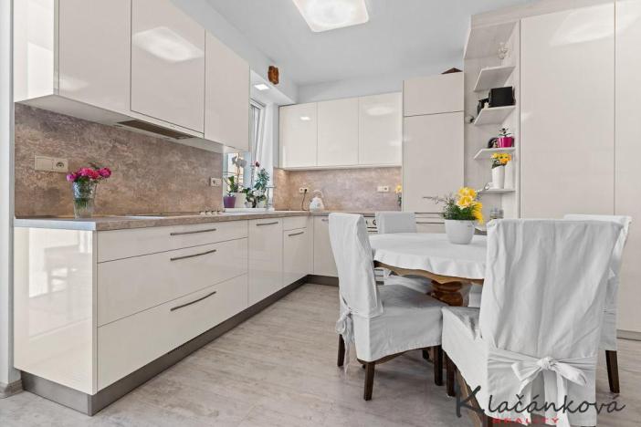 Prodej bytu 2+kk, Zlín - Malenovice, třída Svobody, 64 m2